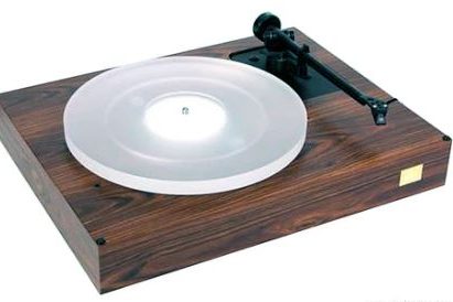 Analoge Plattenspieler mit Holzgehäuse, Acryl Plattenteller und silbernen Tonarm.