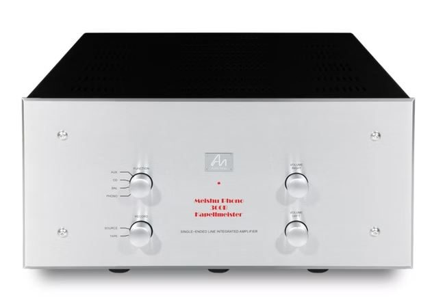 Audio Note (UK) Röhren-Vollverstärkers "Meishu Kapellmeister" in silber mit vier Drehknöpfen und rotem Logo auf schwarzem Deckel.
