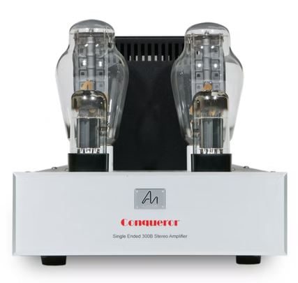 Audio Note (UK) Röhrenverstärker mit zwei 300B Trioden-Röhren, schwarzem Gehäuse und Aluminium Front mit rote Beschriftung.