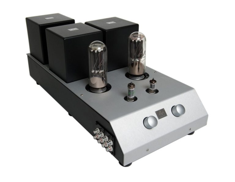Single-Ended-Röhrenverstärker Audio Note UK JINRO mit zwei 211 Triodenröhren und schwarzen Gehäusen mit aluminium Abdeckung.