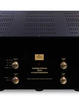 Schwarzer Vollverstärker mit goldenen Logo und Bedienelementen und Lüftungsschlitzen auf der Oberseite.