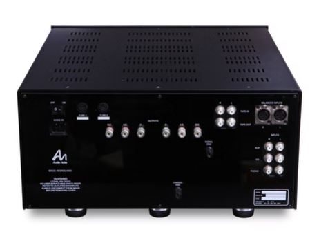 Rückseite der Audio Note (UK) Röhren-Vollverstärker "Meishu Konzertmeister" mit Cinch- und XLR Anschlüsse.