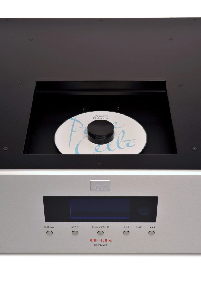 Audio Note (UK) "CD 4.1x" Top-Loader CD-Player im schwarzen Gehäuse und Alu-Front mit digitalem Display und Steuerknöpfen. CD-Fach ist offen mit eingelegter CD.