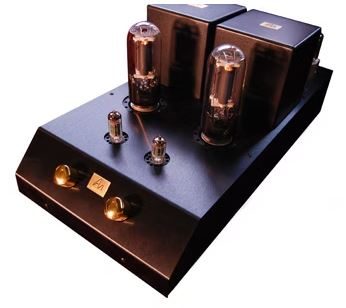 Schwarzer Verstärker mit Vakuumröhren 211 Trioden und zwei Reglern auf der Vorderseite.