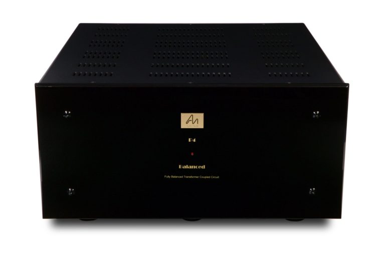 Zwei Audio Note (UK) Monoblöcke "P4 Balanced Tonmeister" Parallel Single Ended Triode 300B im schwarzem Gehäuse mit goldenerBeschriftung.