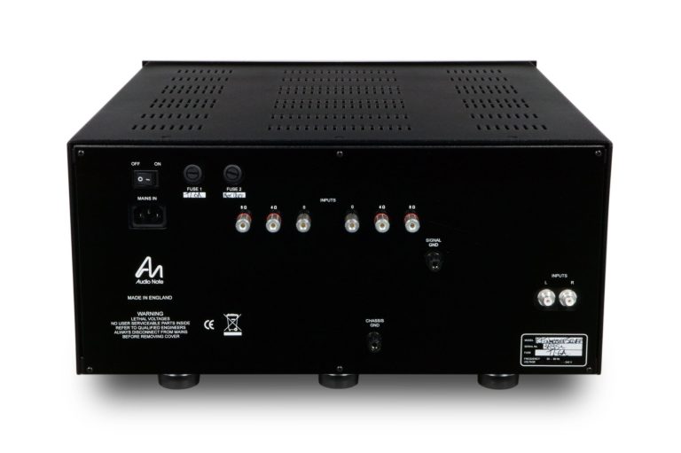 Audio Note (UK) "P3 Tonmeister" Rückansicht der Audio Note (UK) "P3 Tonmeister" Endstufe mit Cinch- und Lautsprecheranschlüsse.