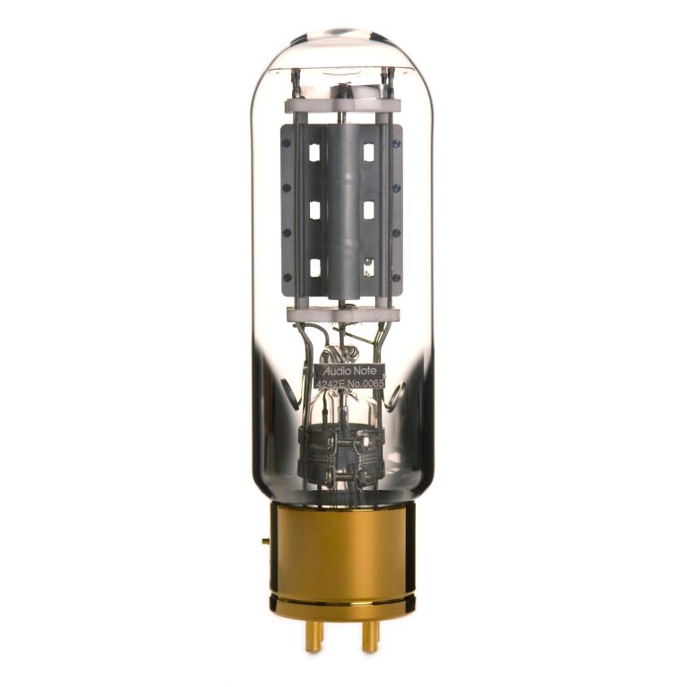 Audio Note Triodenröhre 211 mit goldener Sockel und vergoldete Kontaktstifte.