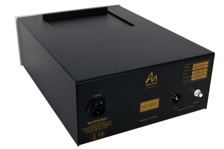 Rückansicht ein schwarzes Top-Loader CD-Laufwerk (CDT) mit goldene Beschriftung, Kaltgerätebuchse, Cinch- und XLR-Buchsen.